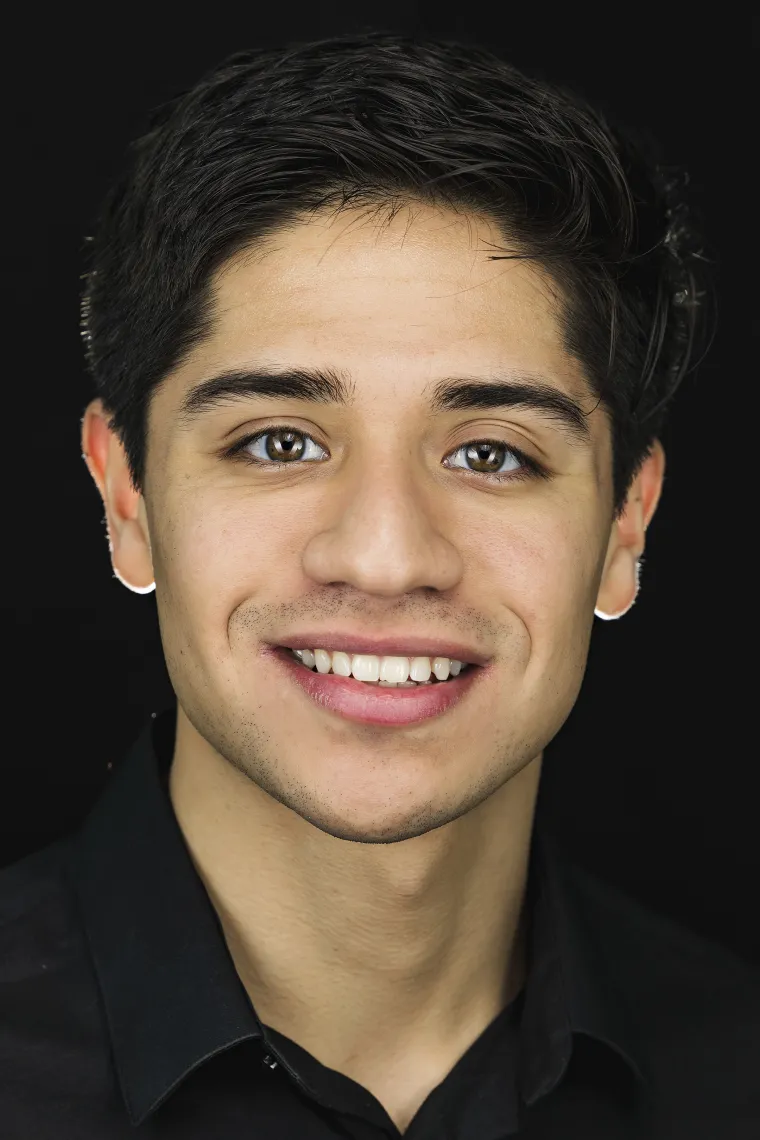 Headshot of Agustin Espinoza